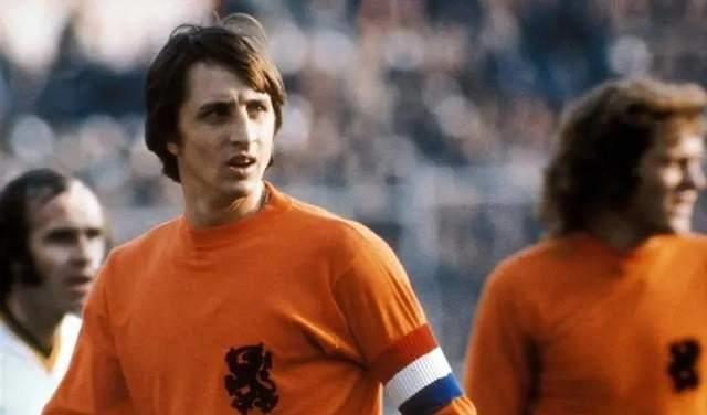 克鲁伊夫和马拉多纳谁更厉害,克鲁伊夫推动足球发展