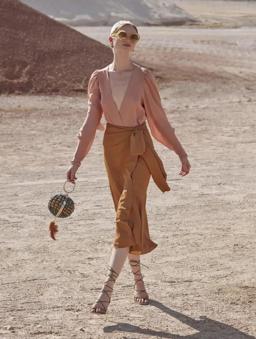 卡其色派克服万能配色高级又好看,卡其色配色搭配表