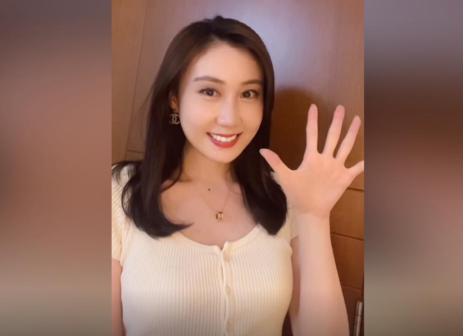 水均益29岁女儿当央视记者！精通4国语言，清华读研，颜值大逆袭