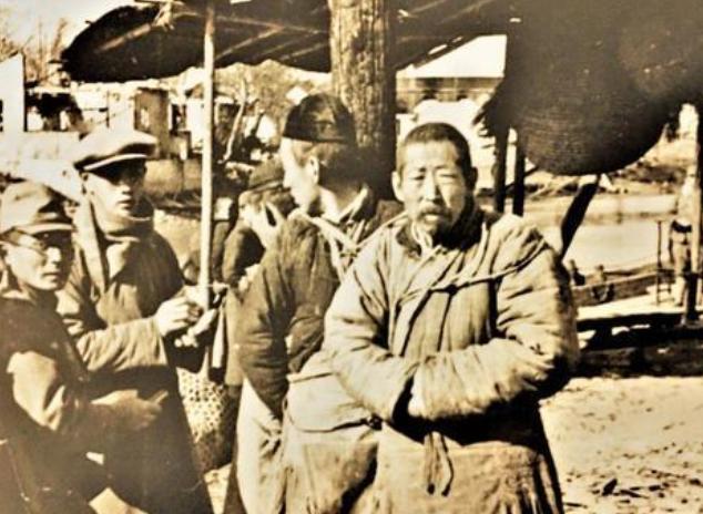 *京大南***杀屠**幸存者真实回忆:我躺尸体堆里装死,一声不吭挨了5刀