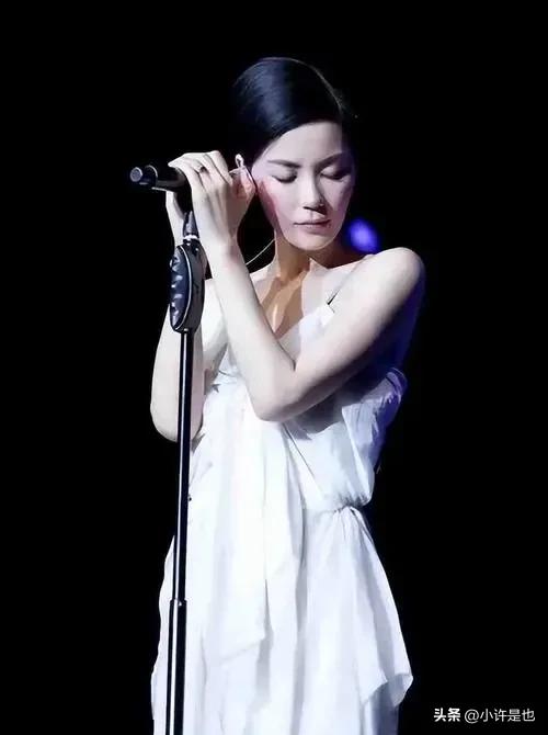 王菲晒谢霆锋私照秀恩爱,谢霆锋王菲罕见秀恩爱