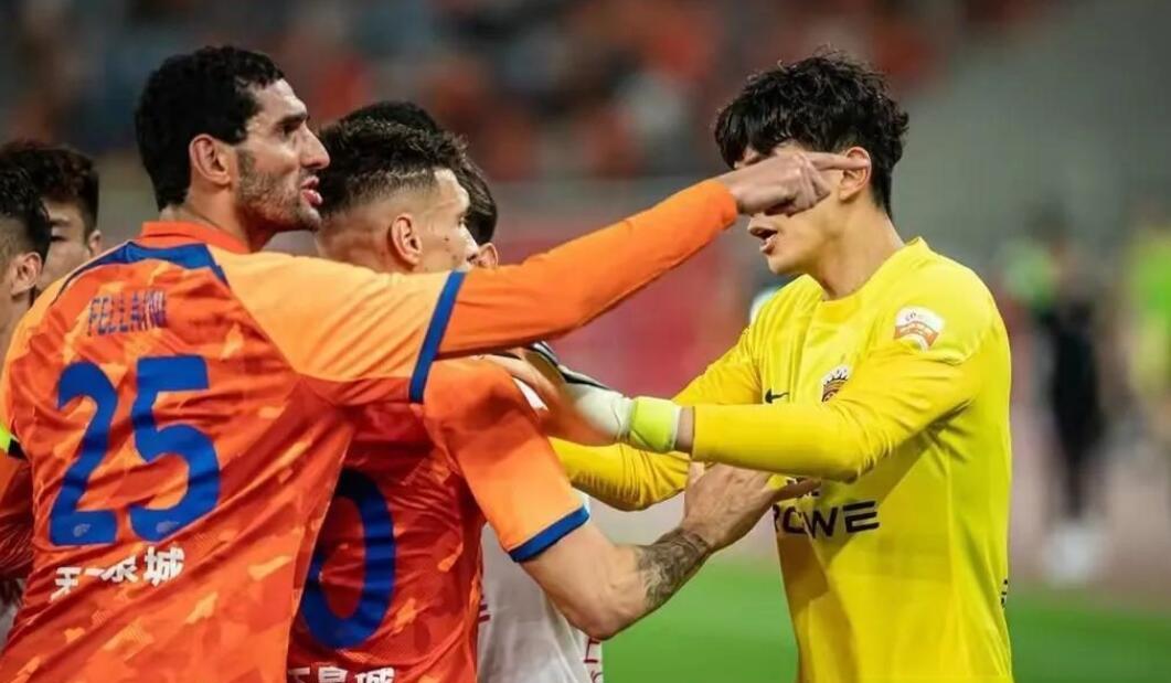 刘洋社媒晒照告别费莱尼,费莱尼离队背后原因让人心酸