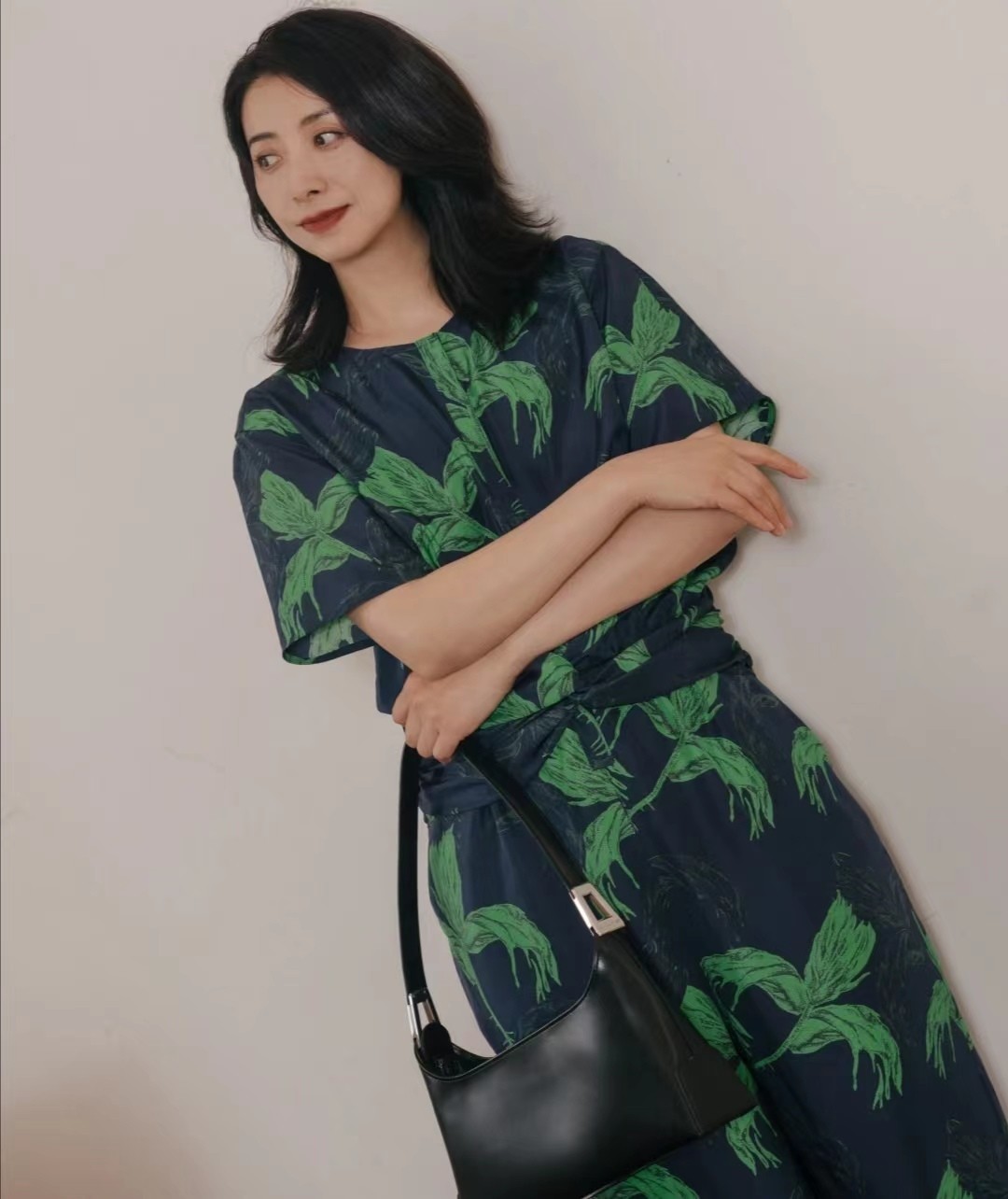 适合40岁女人头发比较多的发型,日系50岁过肩发