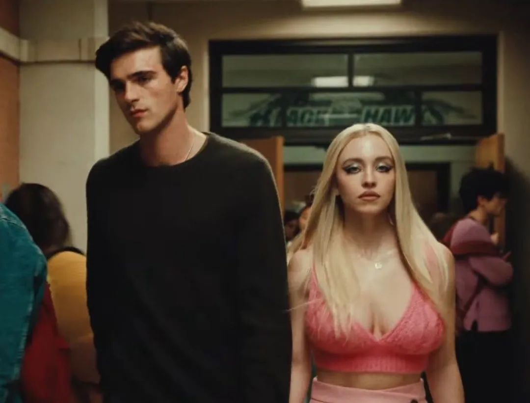 甜心脸蛋+*物尤**身材，但没人说她是花瓶