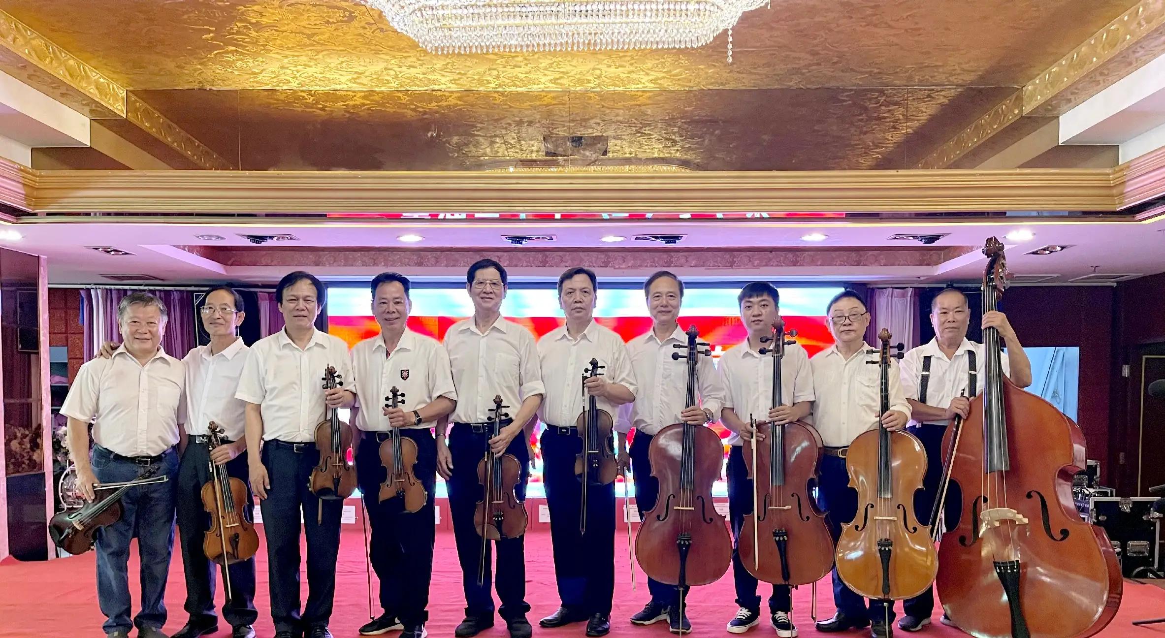 海南岛上艺术之花--“芳华艺术团”取名花絮