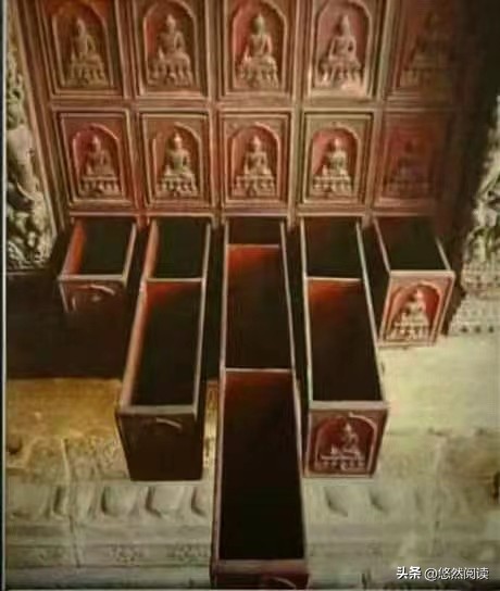 北京文博交流馆（智化寺）内的两个藏经橱