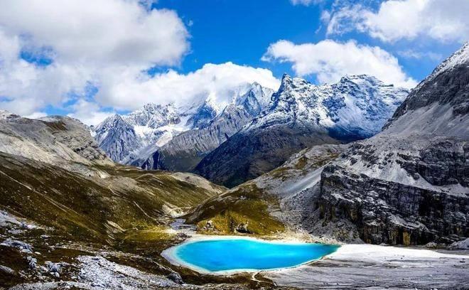 稻城亚丁的风景美到极致,稻城亚丁壮观