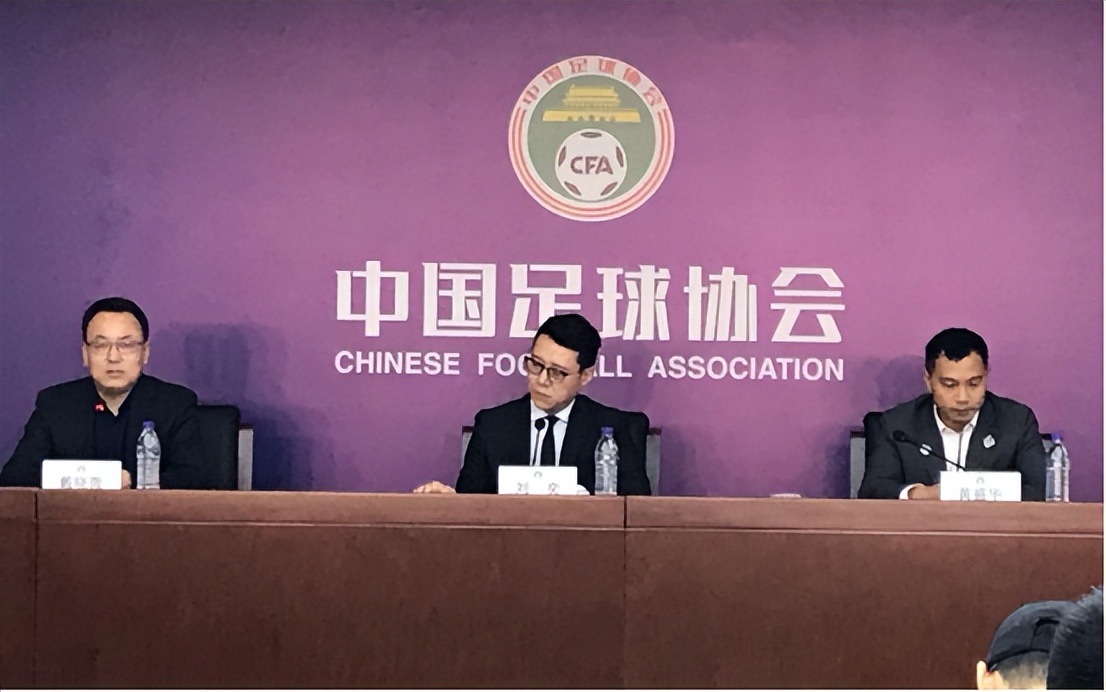 贵州村超对比国足停球,外国网友评论贵州村超火遍全球