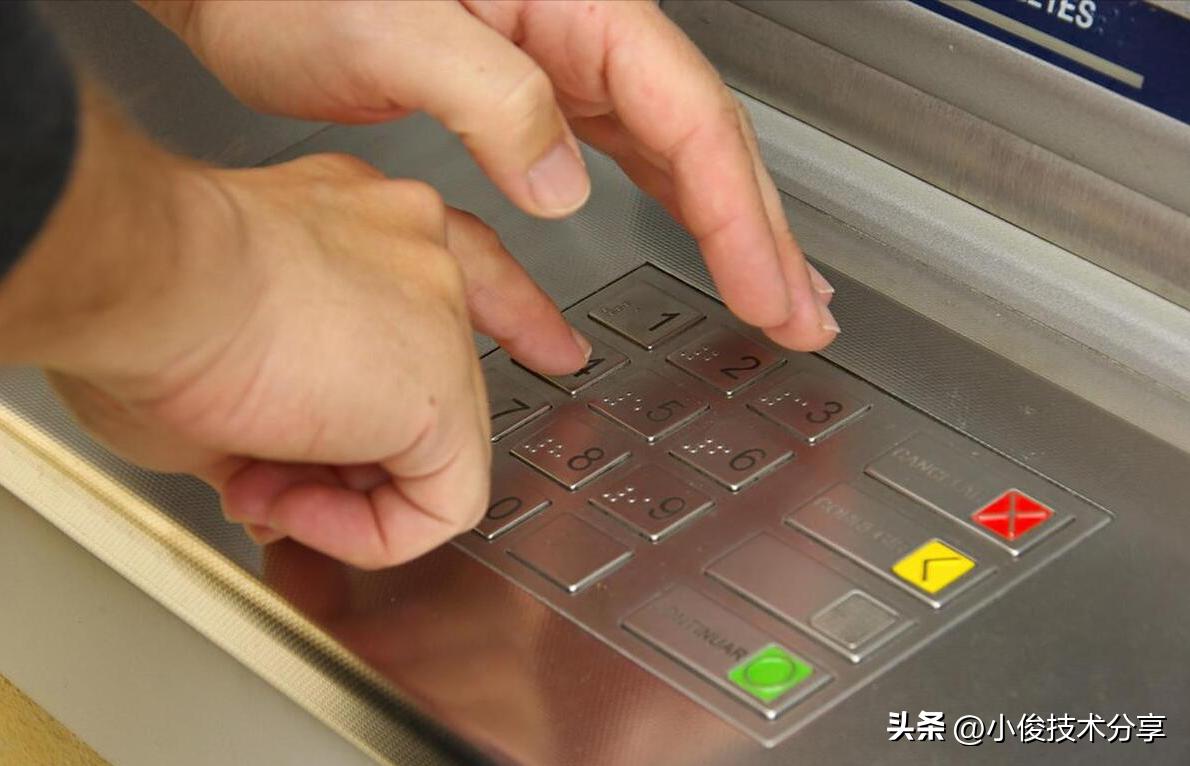 用银行卡取钱一定要密码吗,银行卡取钱时第一步注意什么