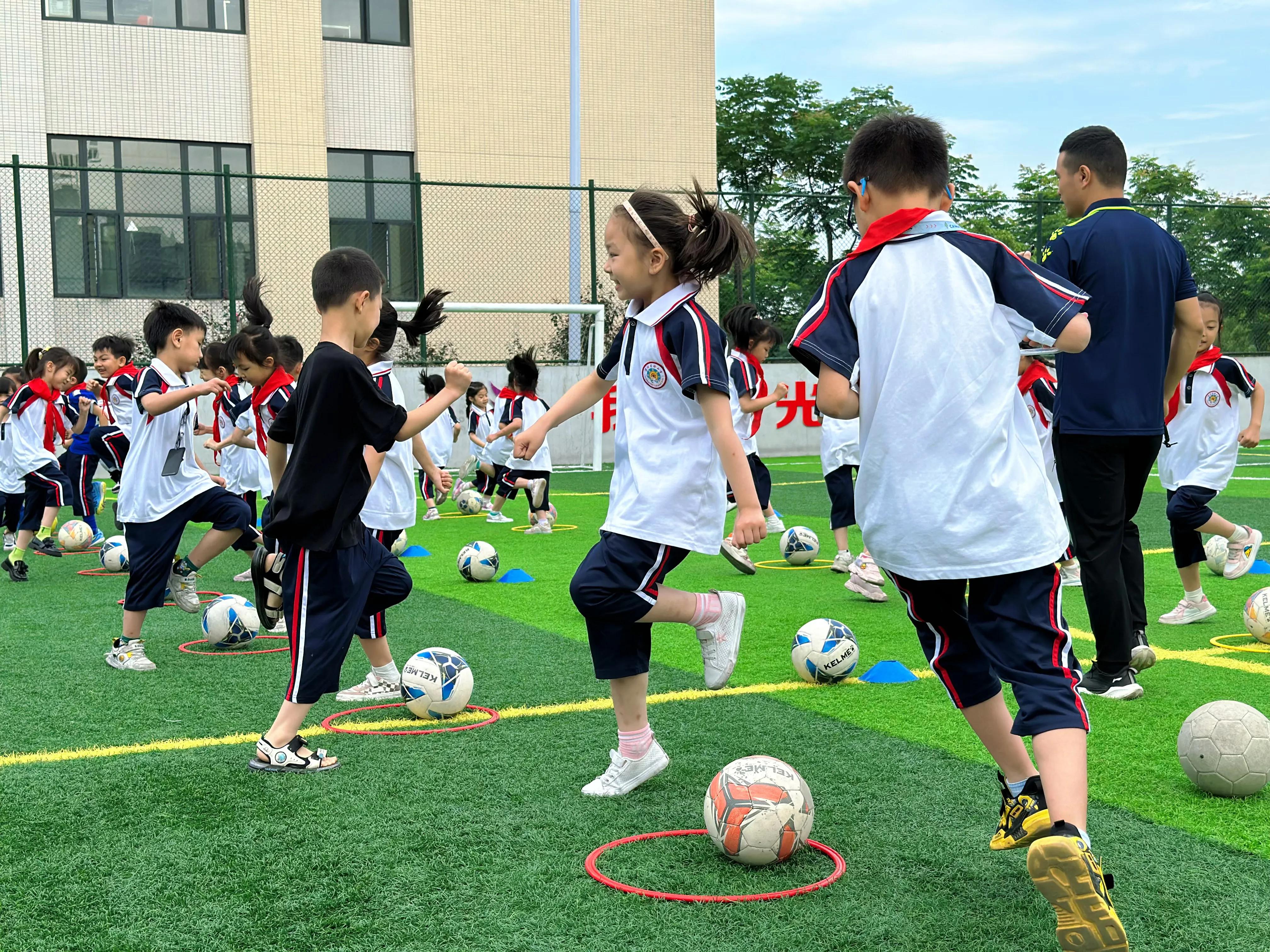 澧州实验小学足球操,小学足球特色课教学计划
