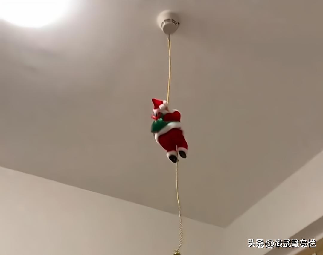 男子给女友送礼物女友直接扔掉,广东男子给女友送饼干