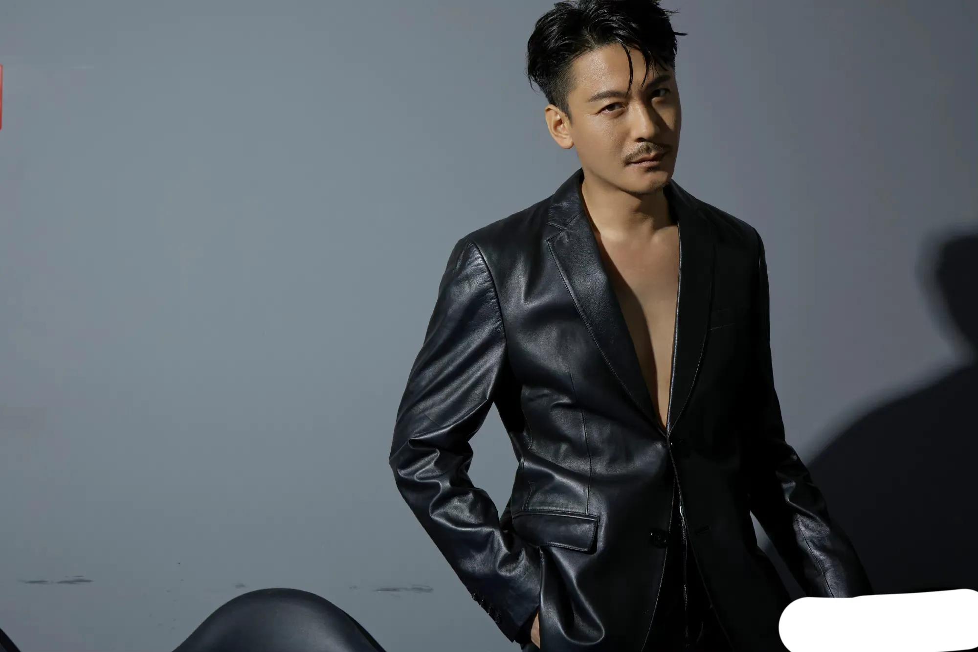 男人无能就打老婆？王东抡起床板砸向老婆，现场视频曝光网友愤怒