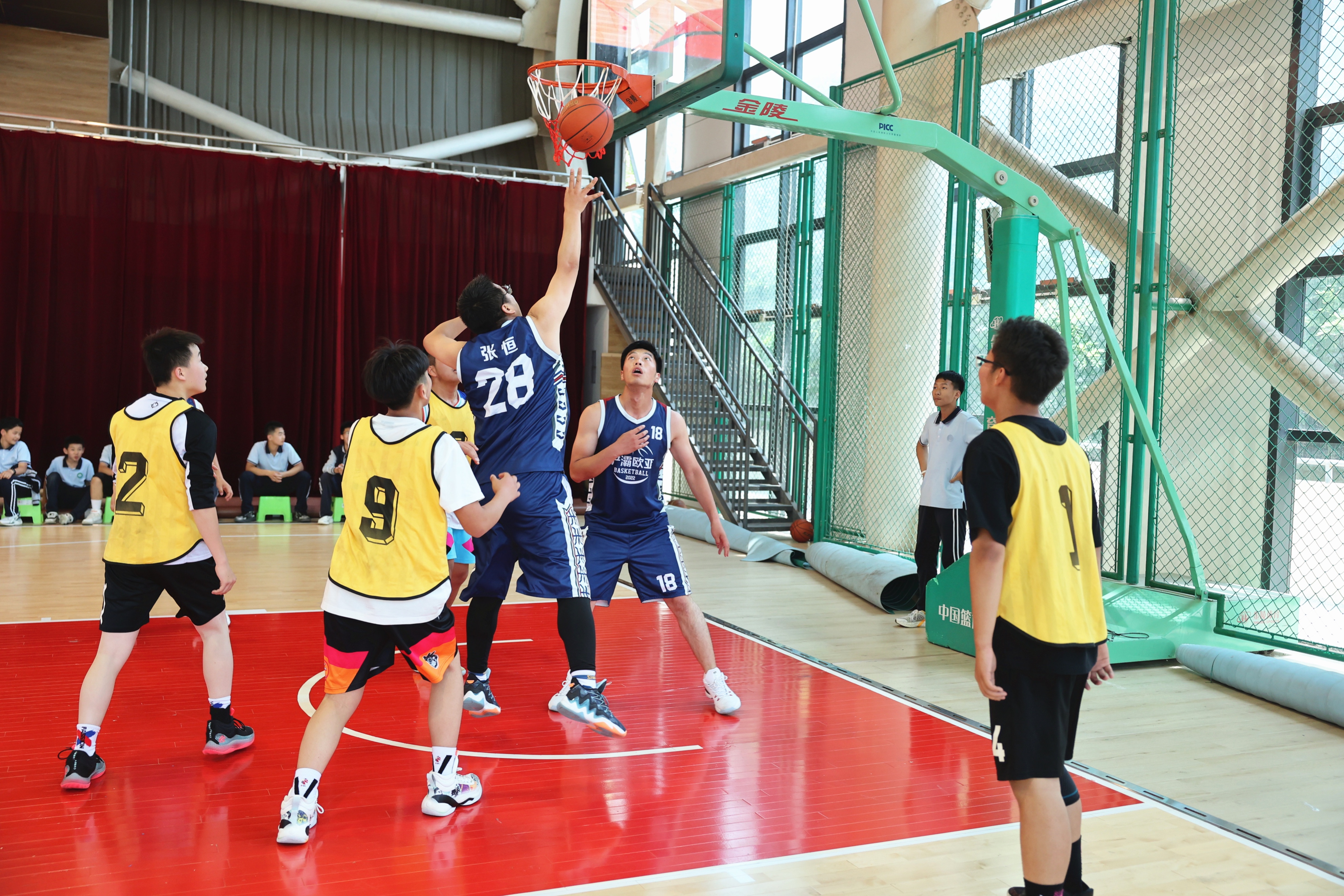 校园操场创意走秀,西安欧亚学校走秀