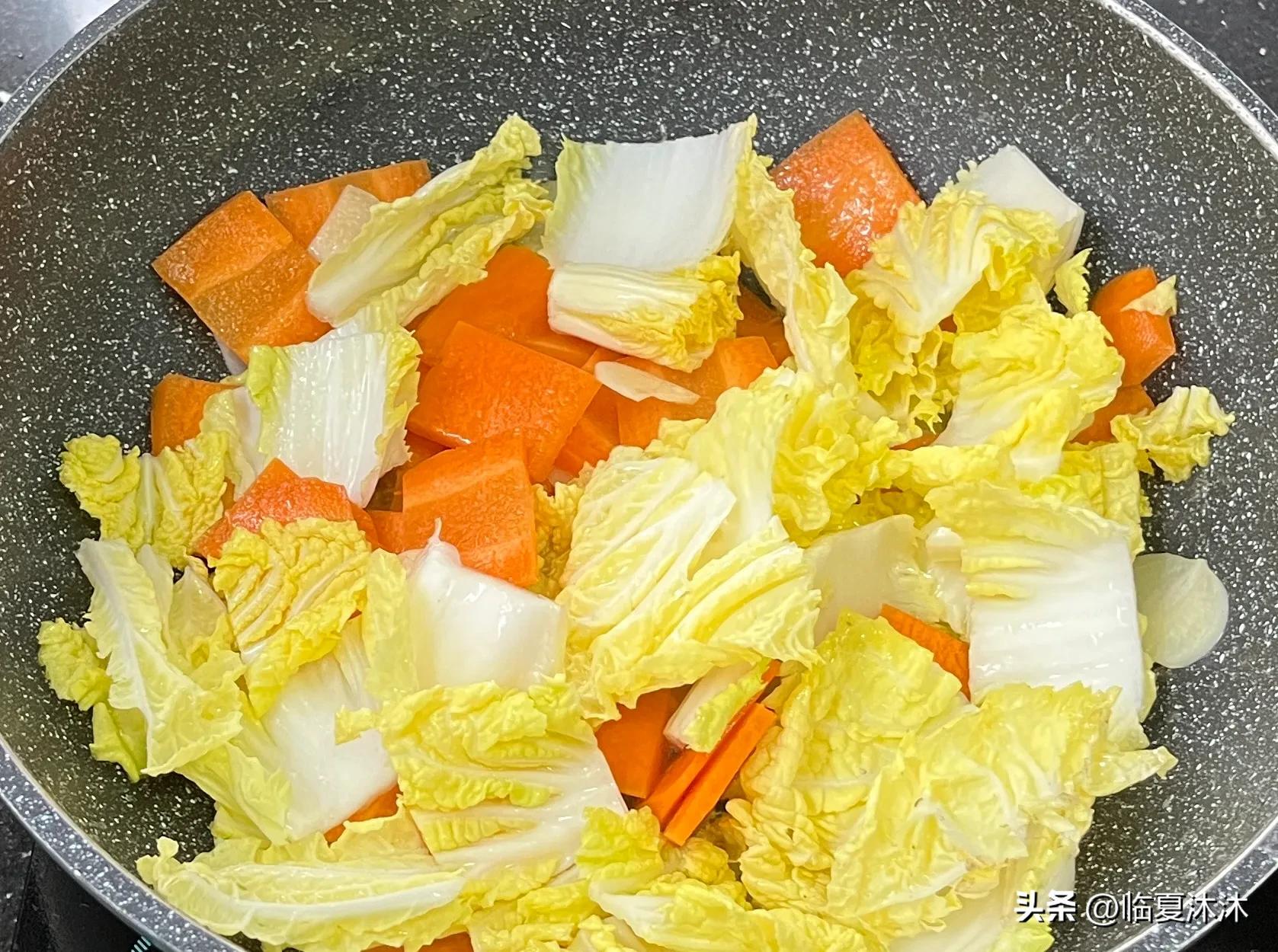 娃娃菜炒南瓜年糕,胡萝卜娃娃菜鸡蛋炒年糕