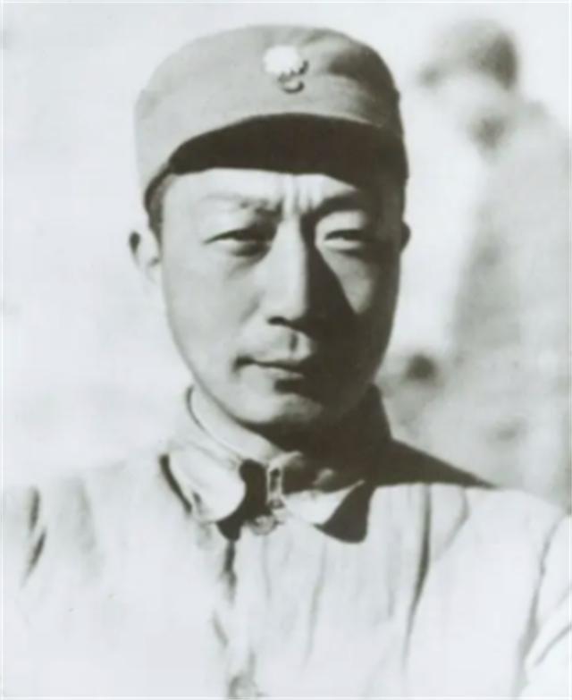 *颖超邓**去世，聂帅女儿聂力哭着扑向骨灰盒：邓妈妈再让我吻你一次