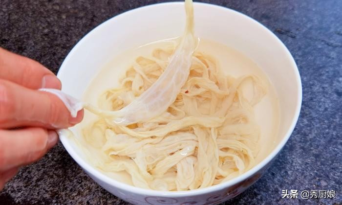 灌好的香肠怎么晒更好吃,晾好的香肠煮香肠的正确方法