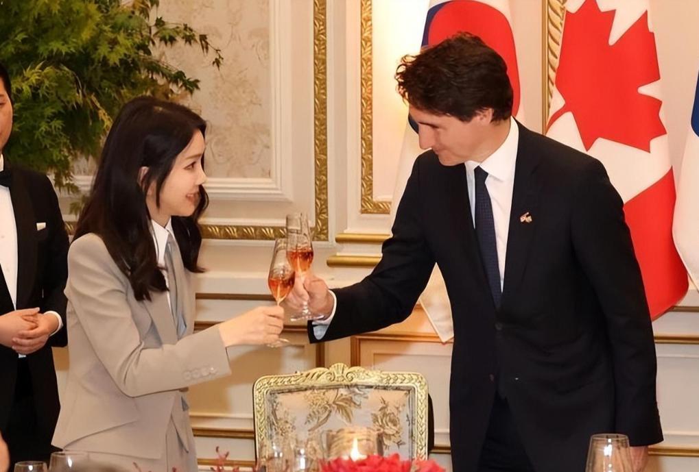 韩国第一夫人同框,韩国第一夫人的脸让人羡慕