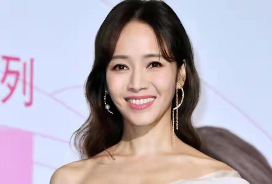 昆凌17岁就被周杰伦追上视频,昆凌被周杰伦追到手时才17岁