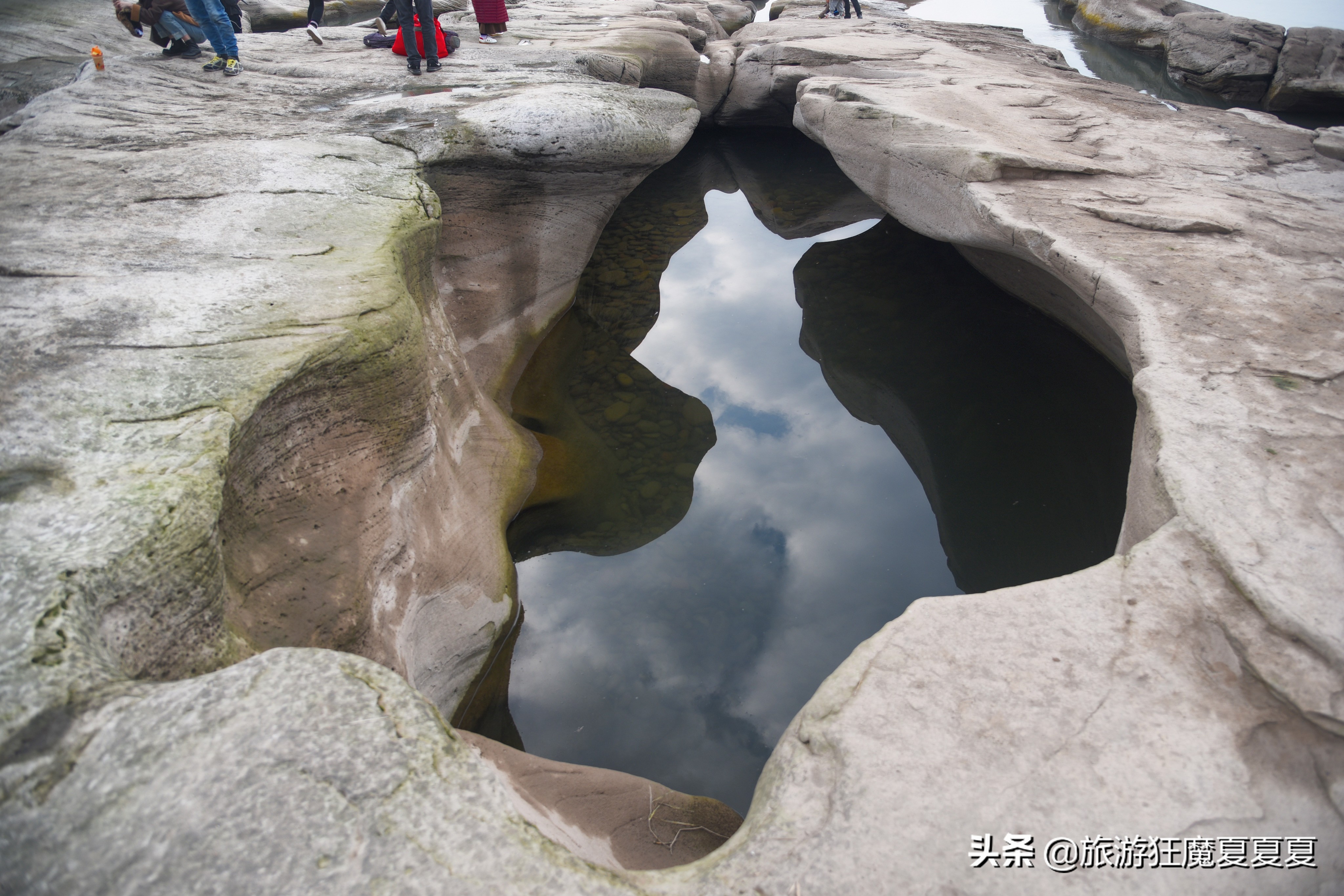 泸州纳溪绝美的江滩公园，奇形怪状宛如外星地貌，堪称水上外太空