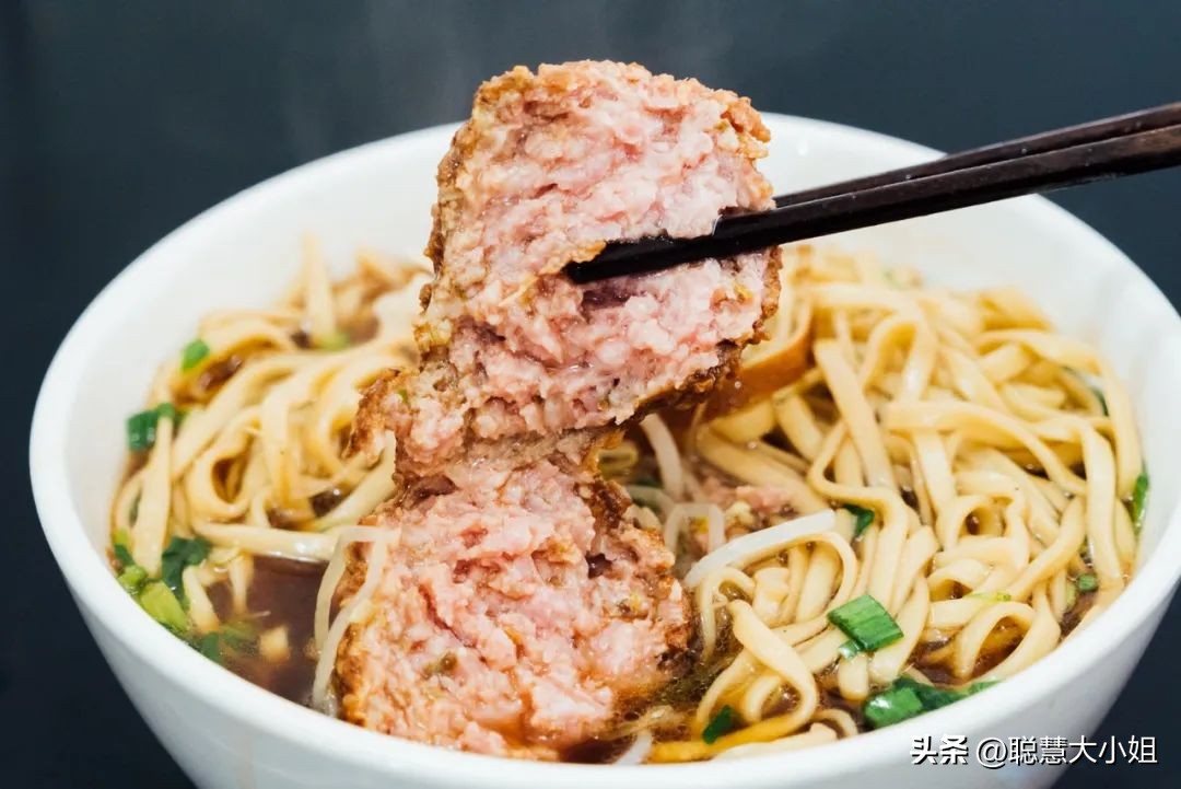 江苏镇江，比扬州安逸。这座有钱低调的小城，倦了就去小住几日