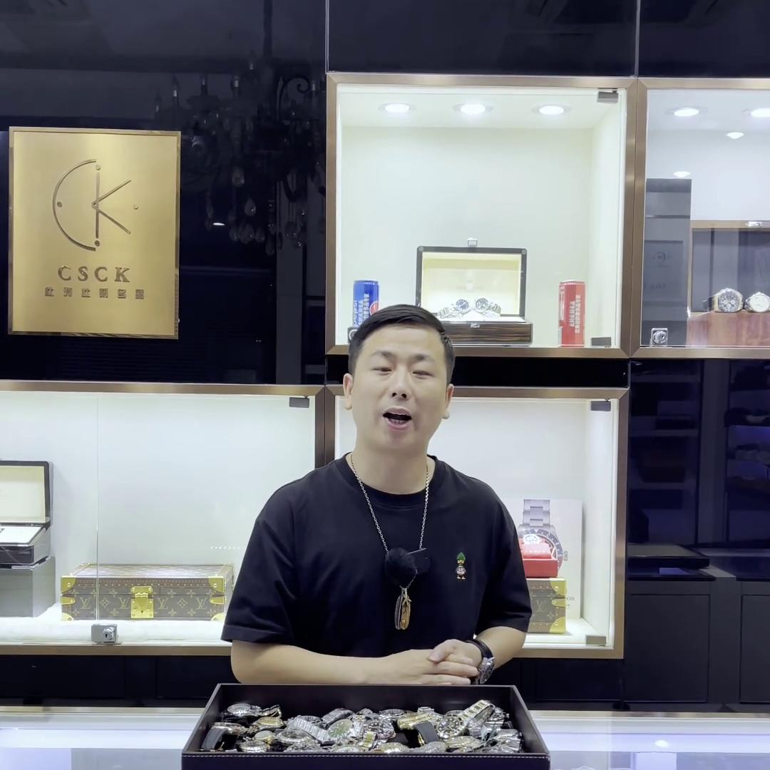 山鸡同款红色镜面手表 (山鸡手表是哪一款)