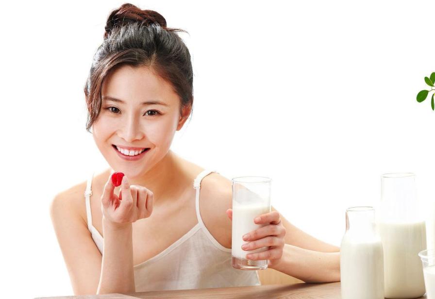 牛奶、酸奶、奶粉、羊奶、骆驼奶,哪个营养价值高?一次说明白!