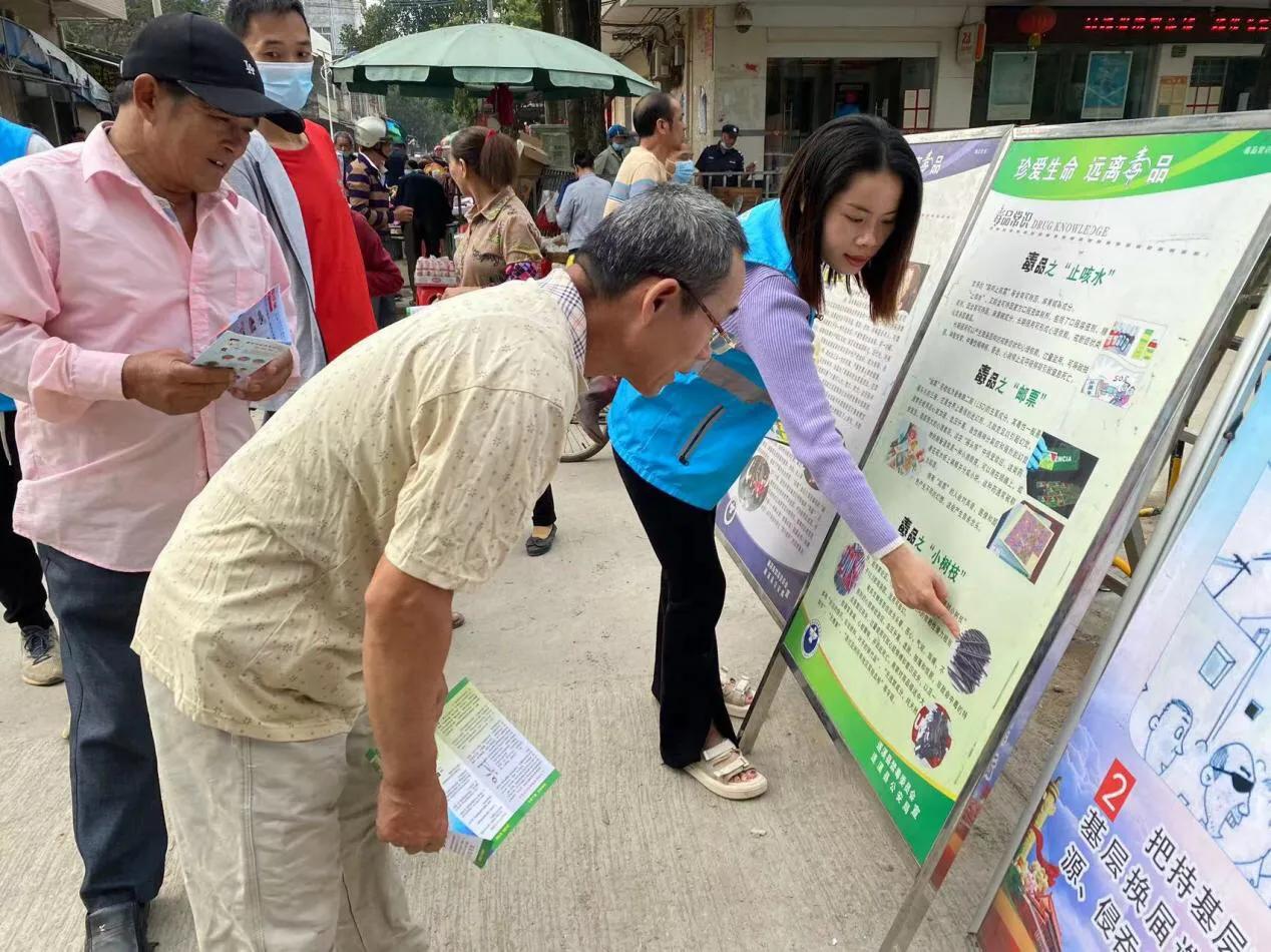 肖金镇开展禁毒宣传进集市活动,禁毒宣传进商铺宣传活动