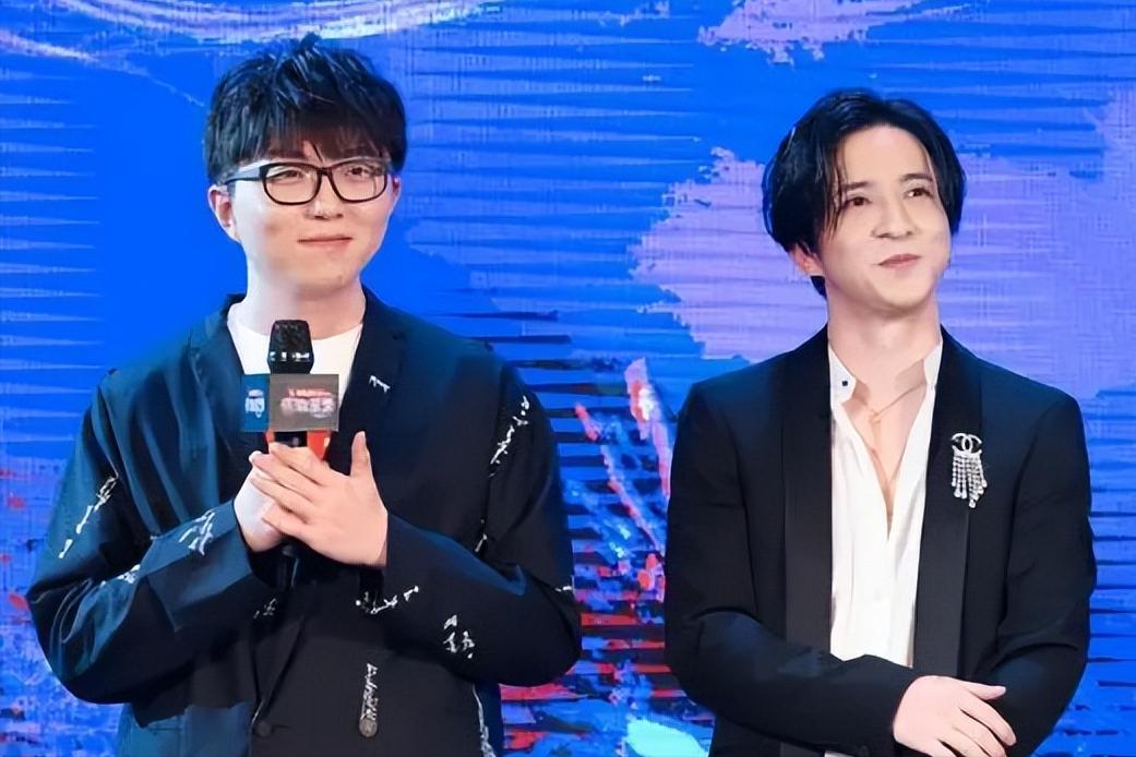 21岁新人揭露圈内*规则潜**：副导演带面试女孩开房，男艺人也不安全