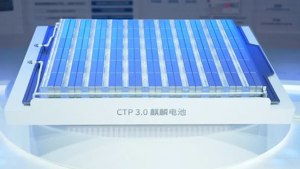 充电这道难题，理想给出高压和超充桩，这是抄了谁的作业？