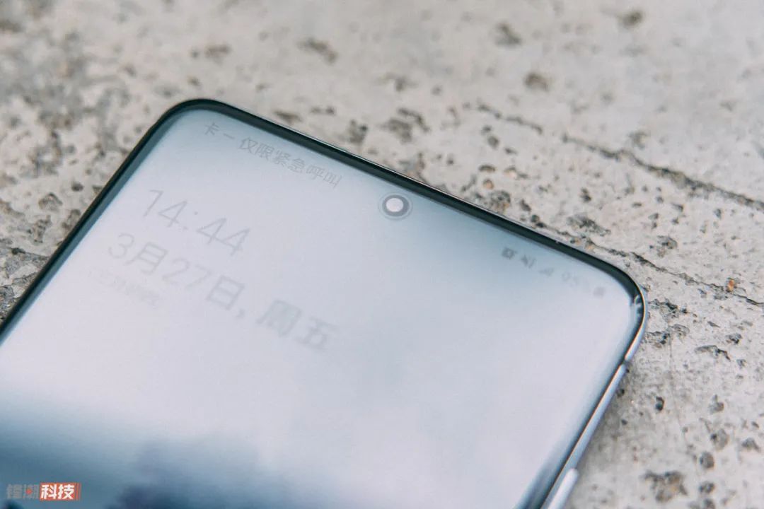 手机曲面屏有哪些优点和缺点,手机为啥不流行曲面屏了