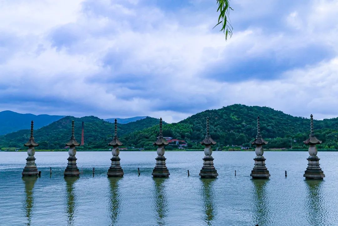 鸣鹤千年古镇图片,鸣鹤古镇的白墙黛瓦