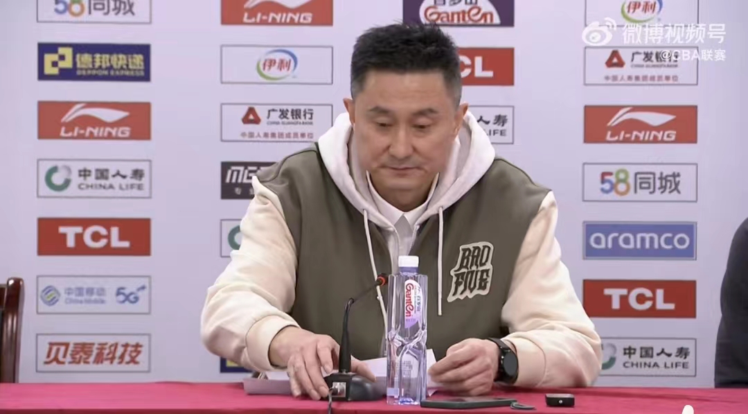 专职宏远杜锋真轻松！把四强球队杀个遍跟赵睿争粉丝宠还干新副业