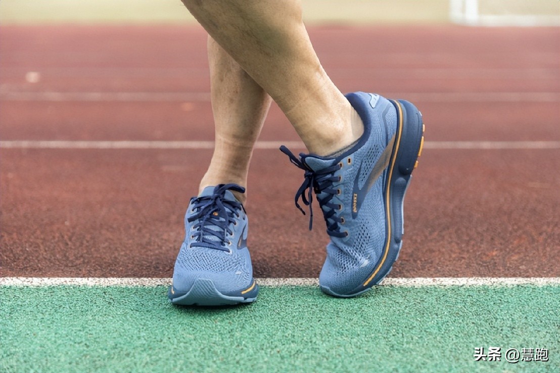 脚感好到飞起的跑鞋,灵动与飘逸的球鞋