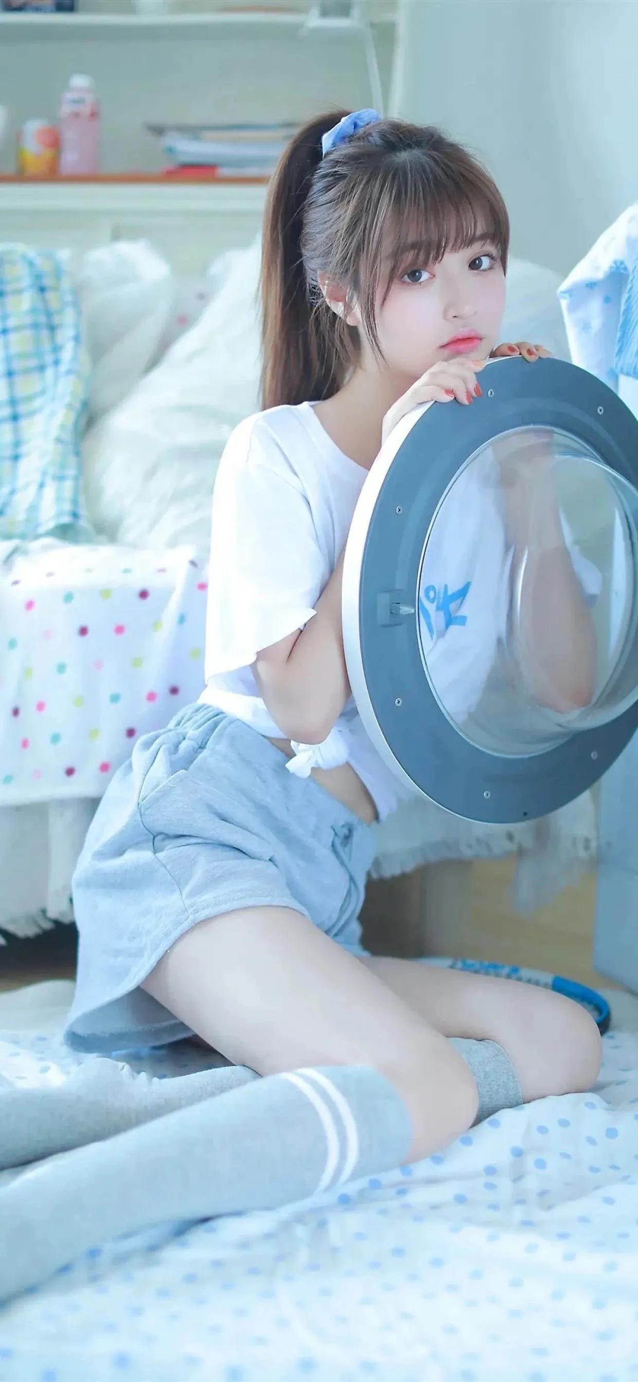 蓝红色美女全屏壁纸,二次元美女壁纸全屏