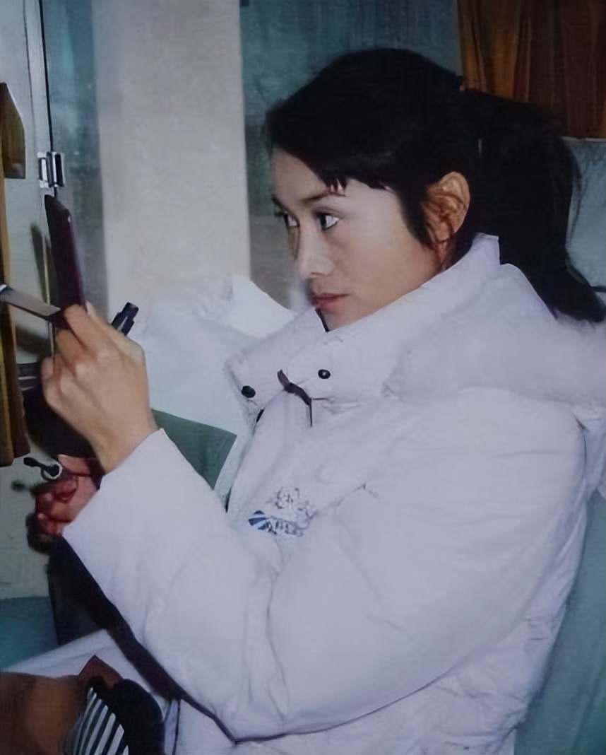 她用20盘录像带揭露和30个导演的“丑事”，退圈20年后又复出了