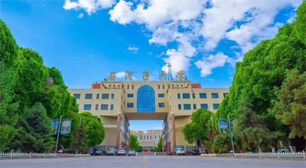 *疆新**大学和石河子大学怎么样？近年内地报考的考生，在逐年增多