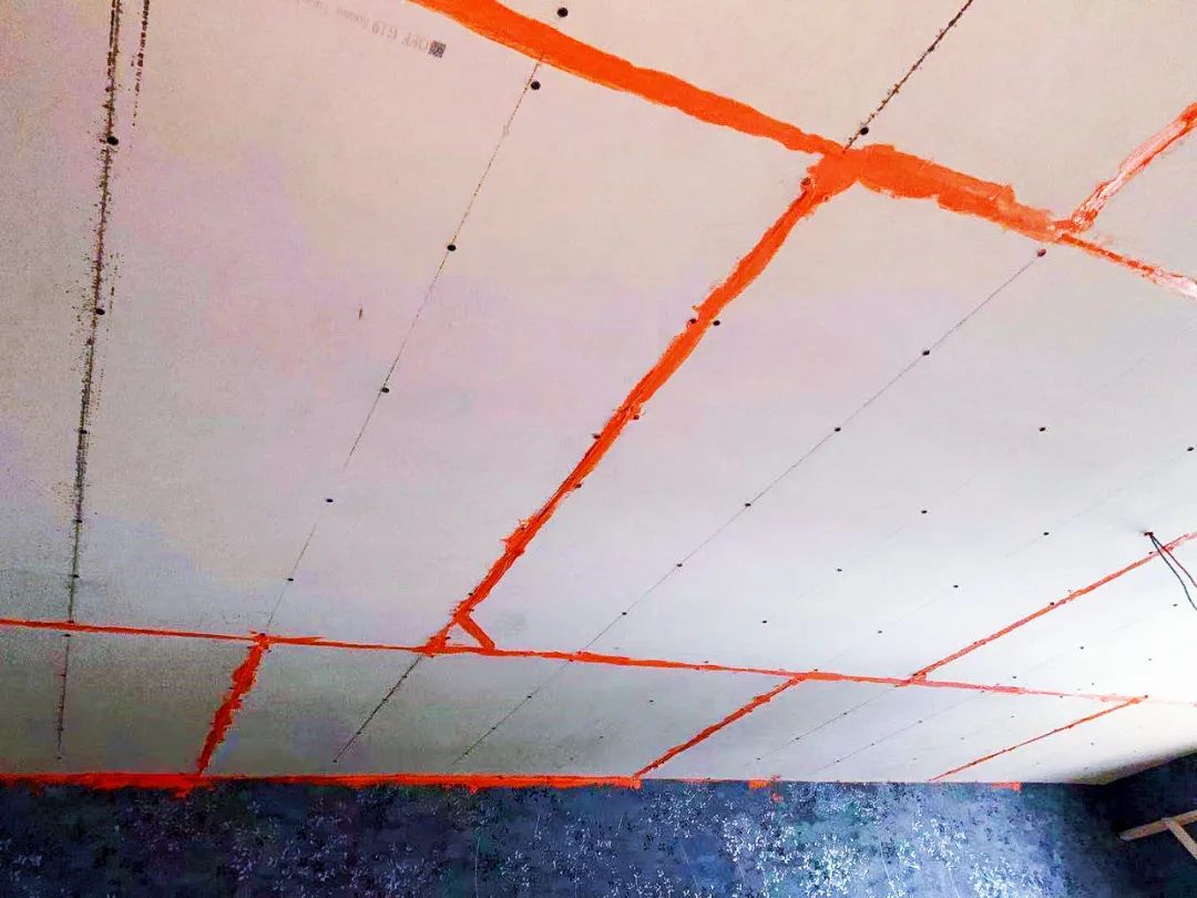 楼上卫生间太吵楼下如何做隔音,楼上太吵想给屋顶做隔音真实案例