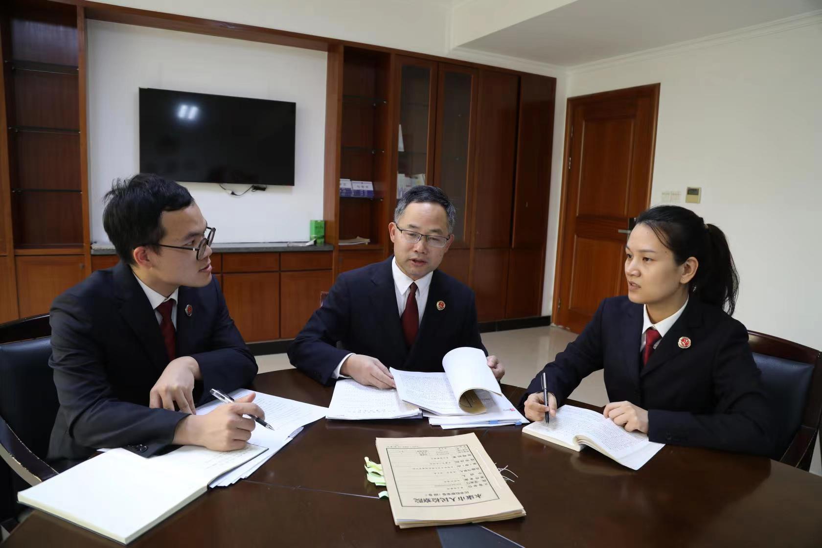 合伙人以公司名义欠别人钱,合伙人以公司名义贷款