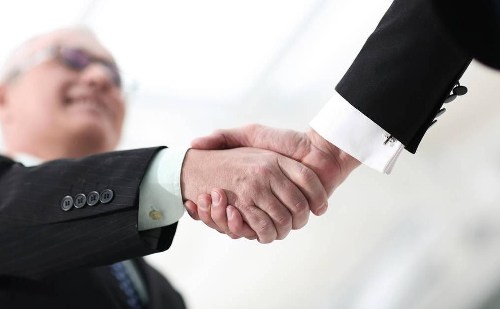 为人处世要注意社交细节：握手也是一门学问