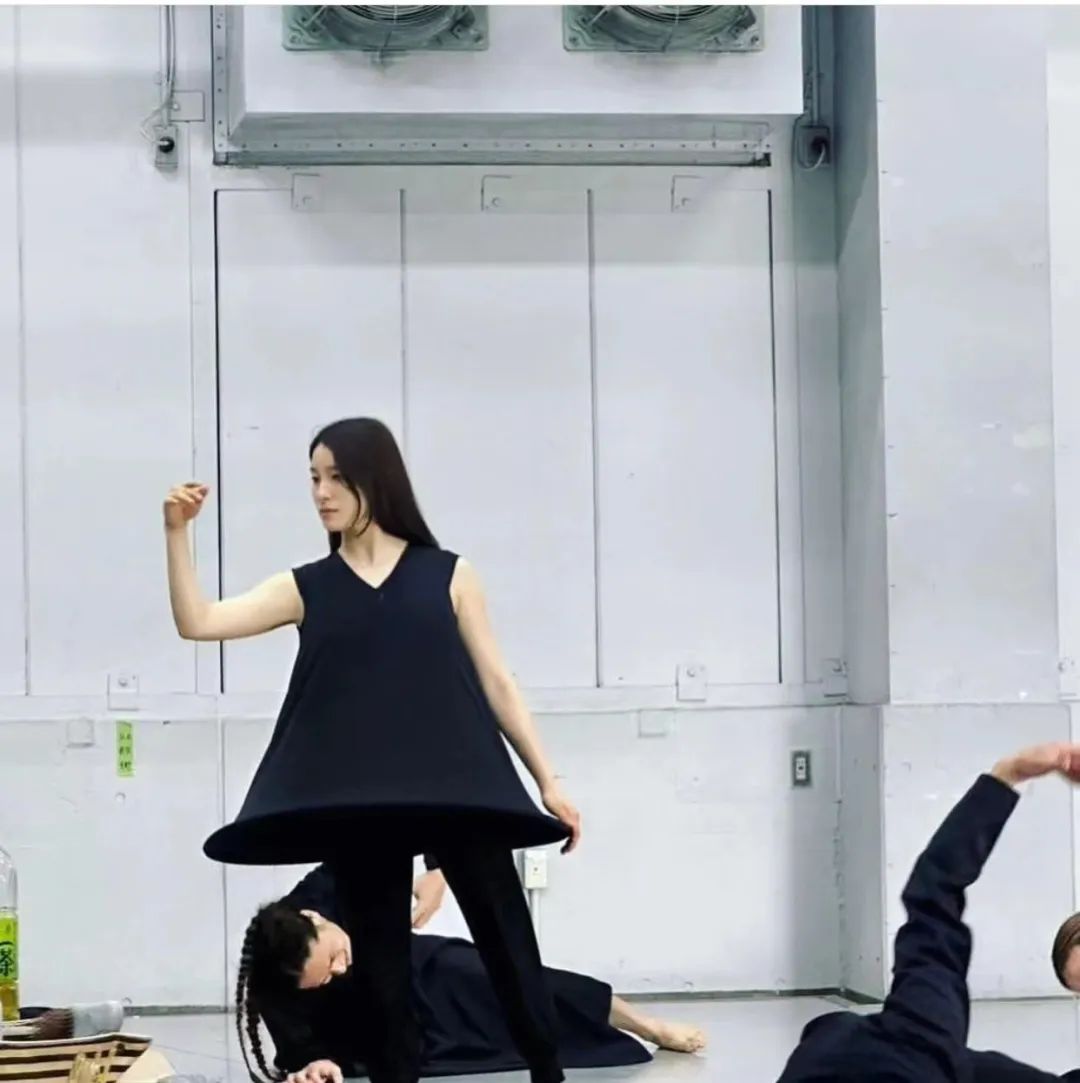 还记得《哥哥太爱我》的妹妹土屋太凤吗？她当妈妈啦！