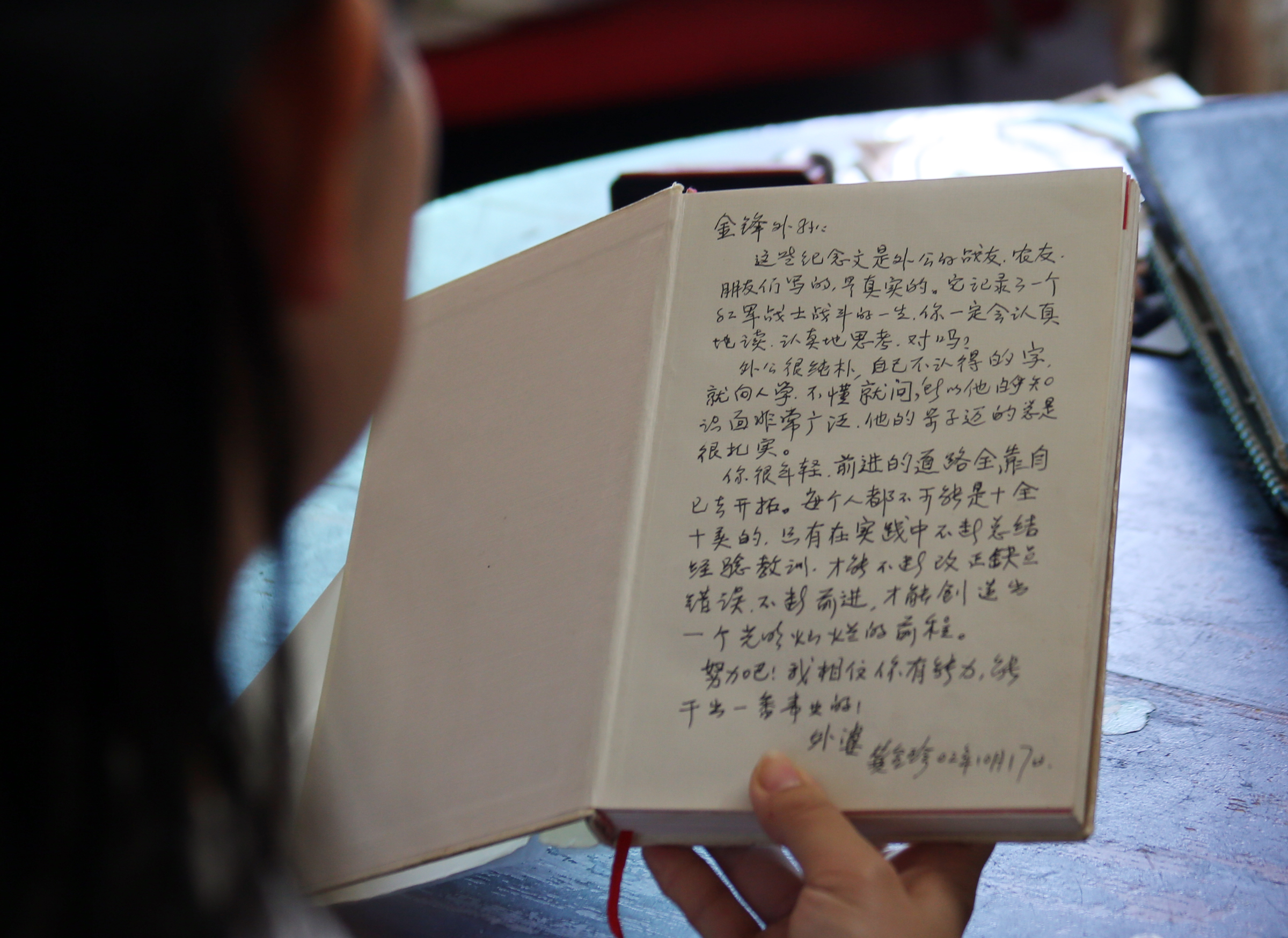 50岁老阿姨在家拍照,70后老阿姨拍照片