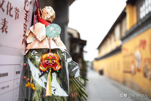 端午挂艾草有讲究吗挂几棵好,艾草不挂放在门口可以么