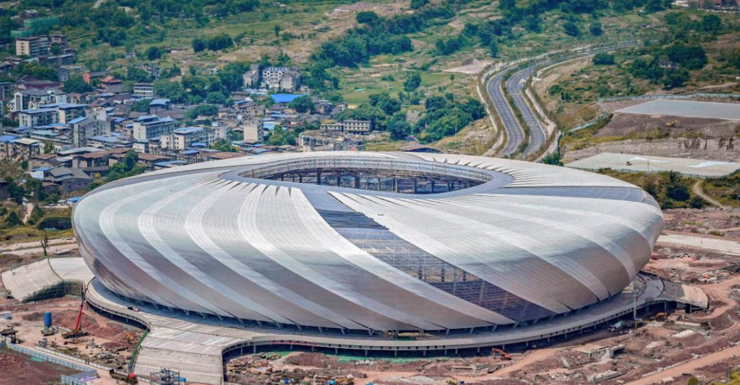 足球场天亮了,天亮了中央民族大学