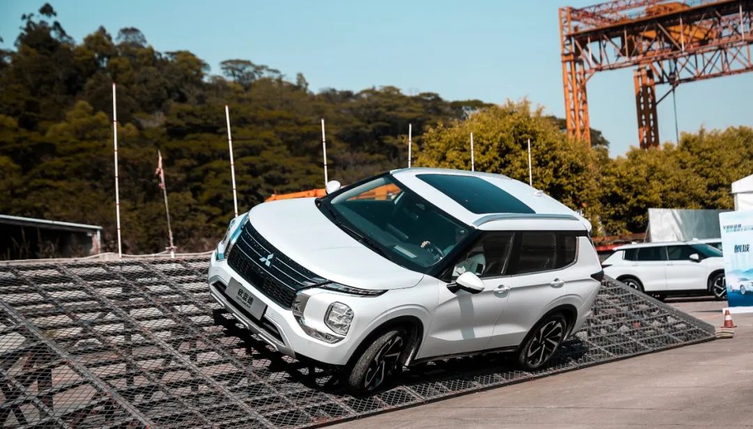 欧蓝德越野试驾视频,玩越野就应该去沙漠任你狂奔