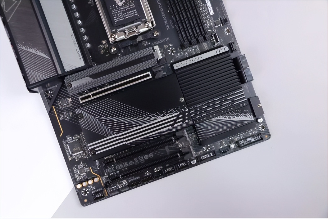 技嘉x670和b650主板区别,技嘉x670小雕支持固态pcie5.0