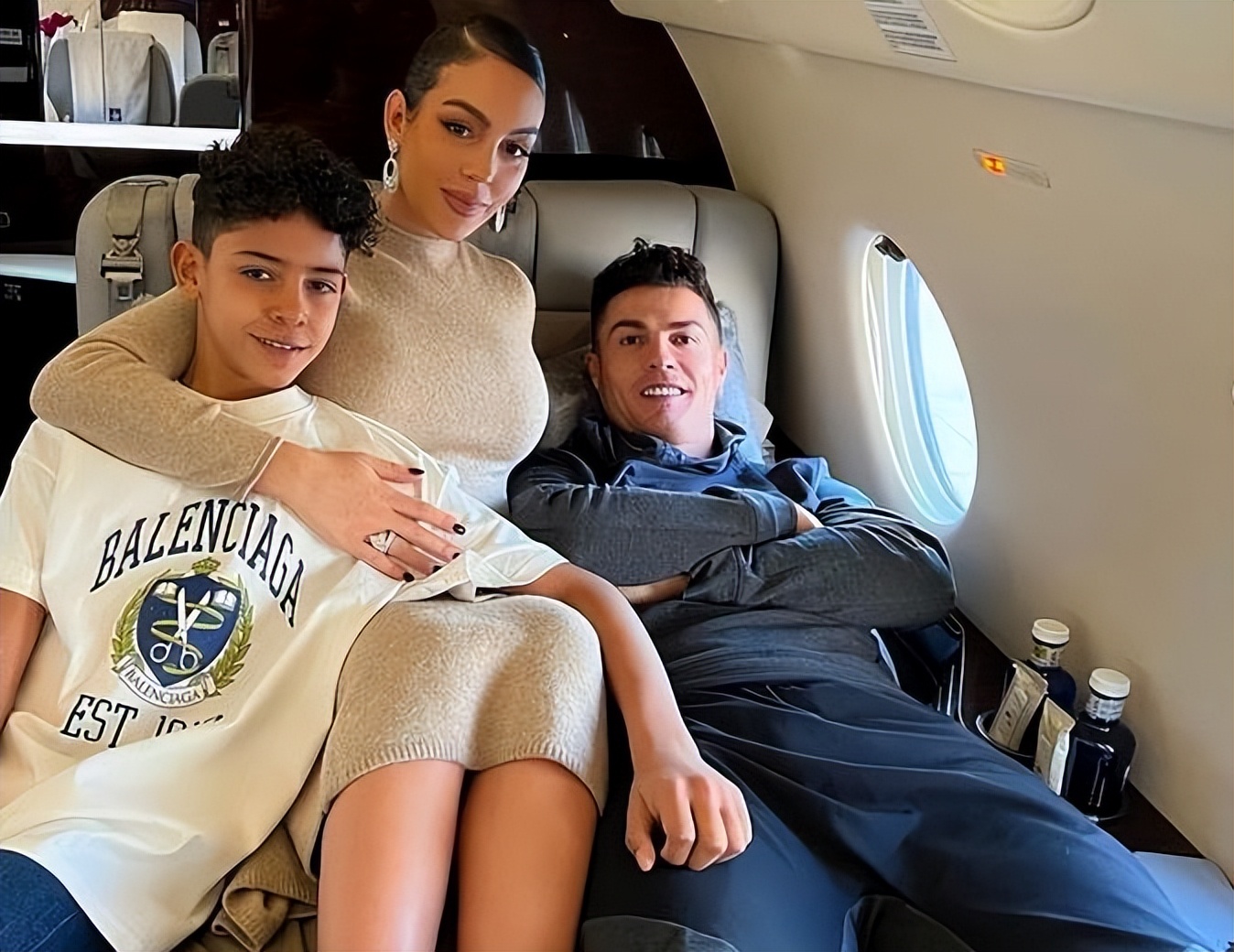 姆巴佩c罗c罗,c罗真的要把飞机卖给姆巴佩吗