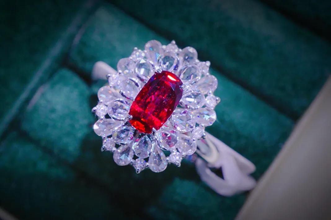 戒指怎样的尺寸戴着合适,怎么判断戴着的戒指尺寸刚刚好