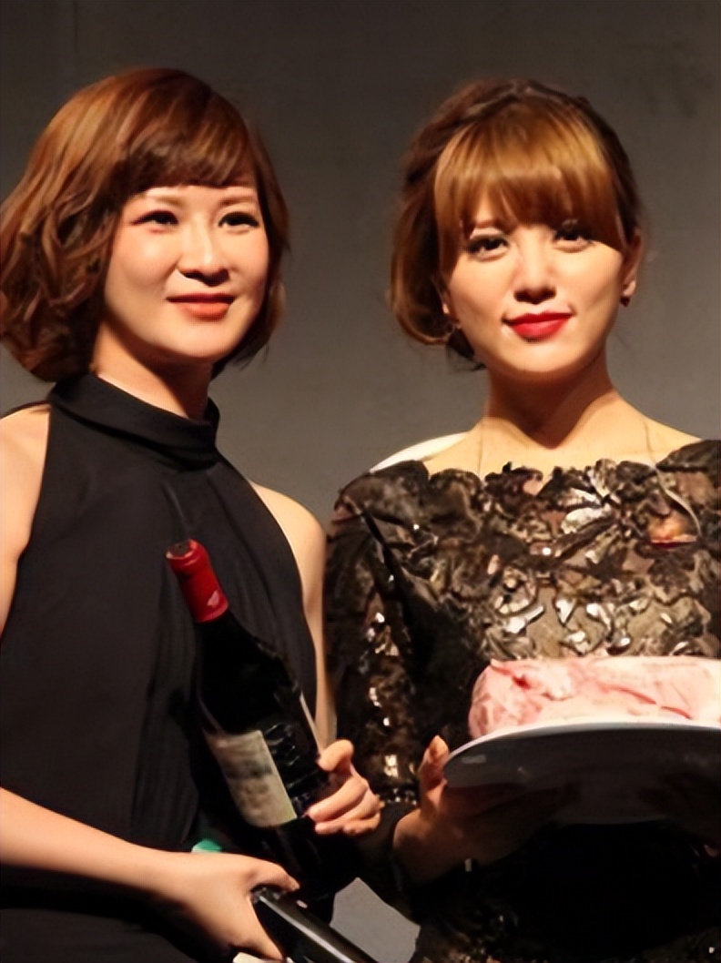 阿兰九眼天珠和李连杰的九眼天珠,最牛的富婆