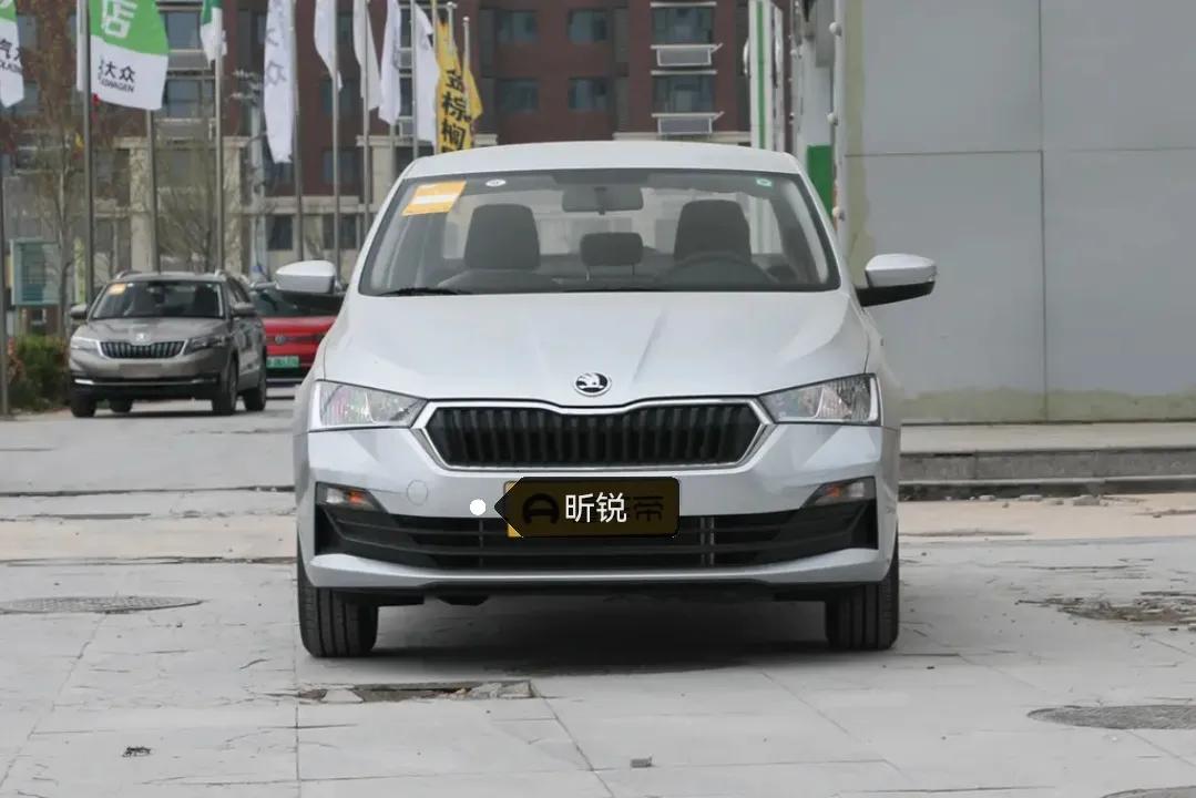 2020款昕锐和2019款桑塔纳,19款斯柯达昕锐到底值不值得买