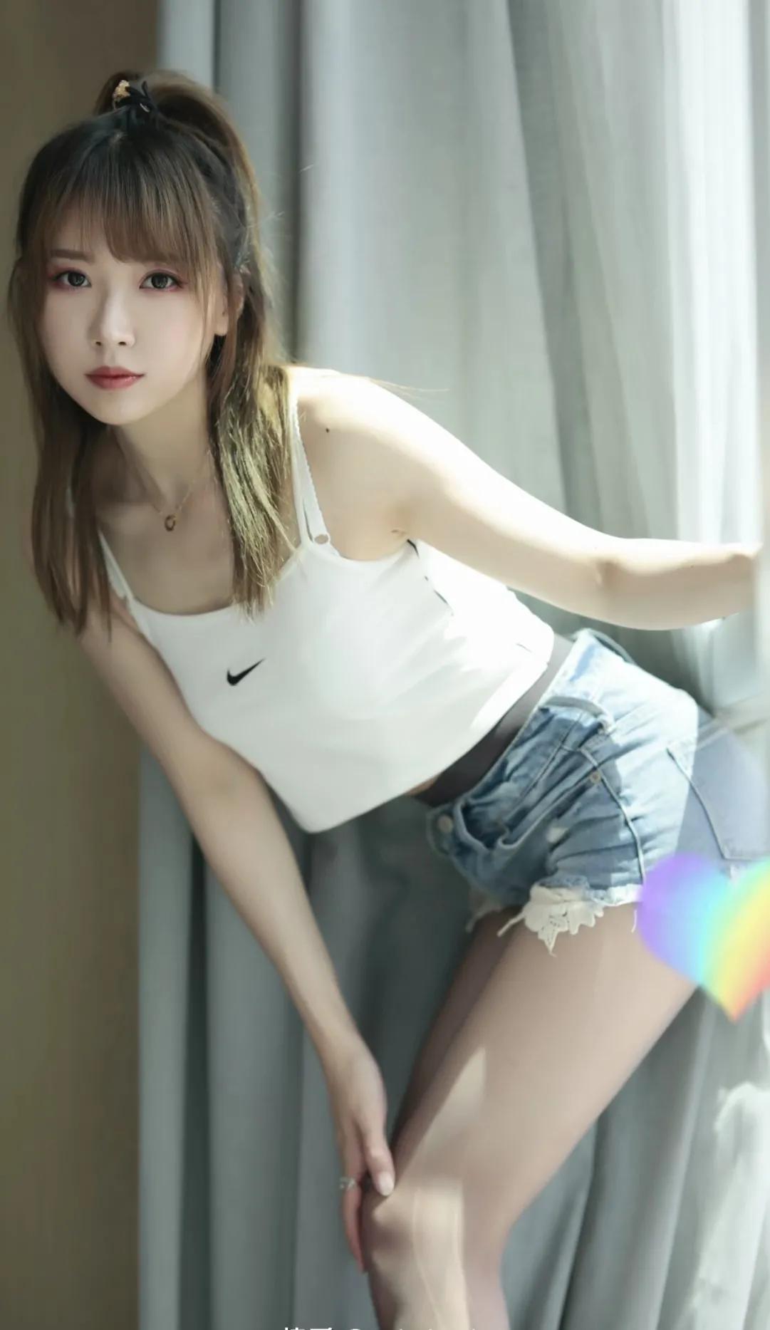 景甜牛仔短裤露脐装,白色牛仔露脐装超短裤女